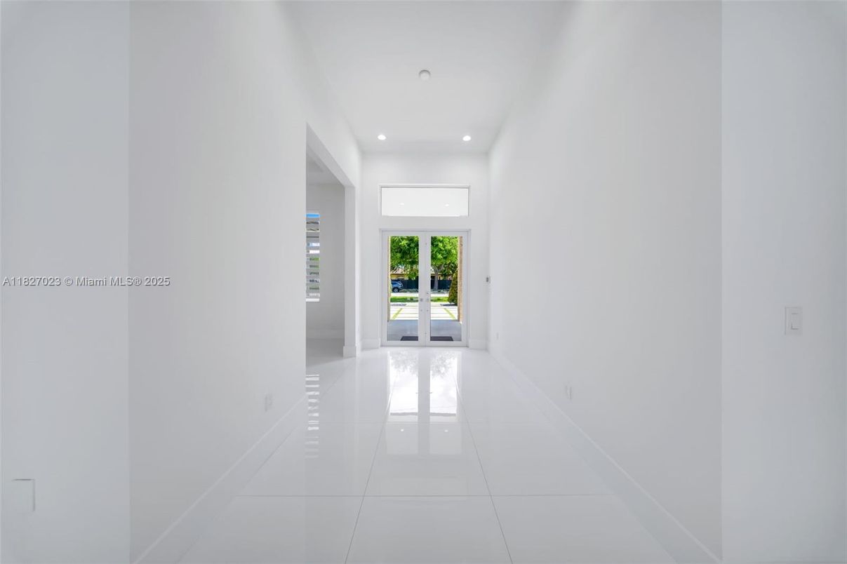Empty room, Interior, Recessed Lighting