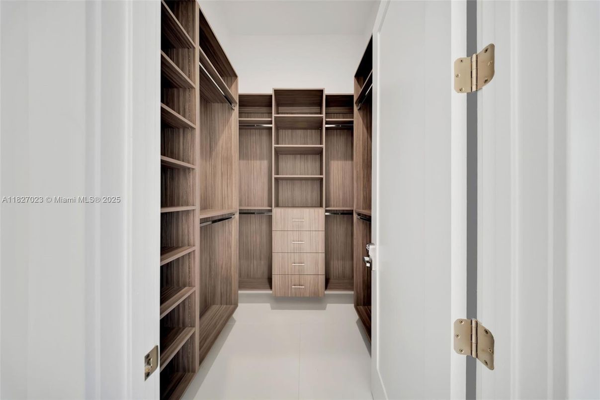 Interior, Walk-in Closets