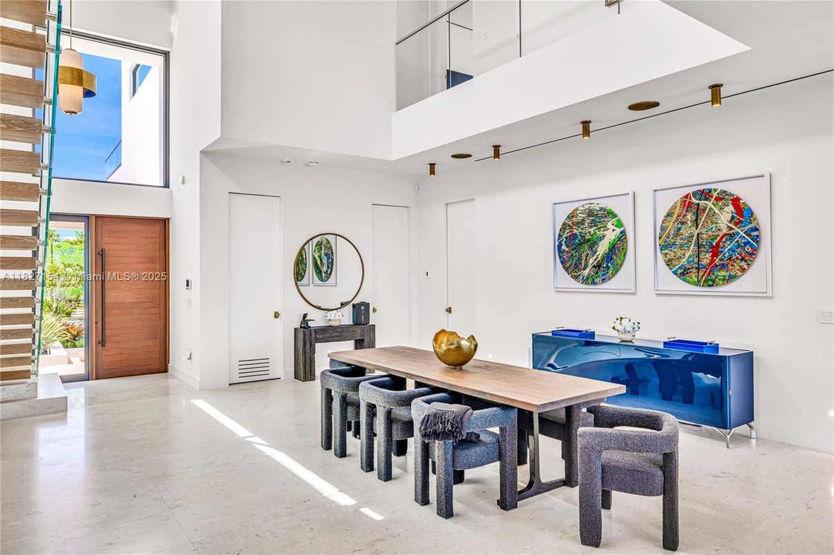 Dining room, Interior
