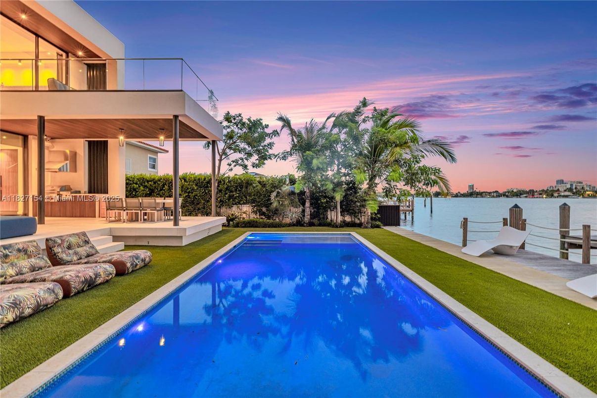 Exterior, Pool, Water