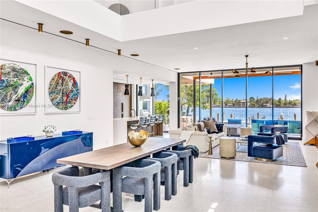 Dining room, Interior, Living room, Pendant Lights, Recessed Lighting, Water