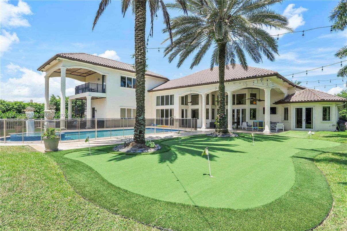 Backyard, Exterior, Pool