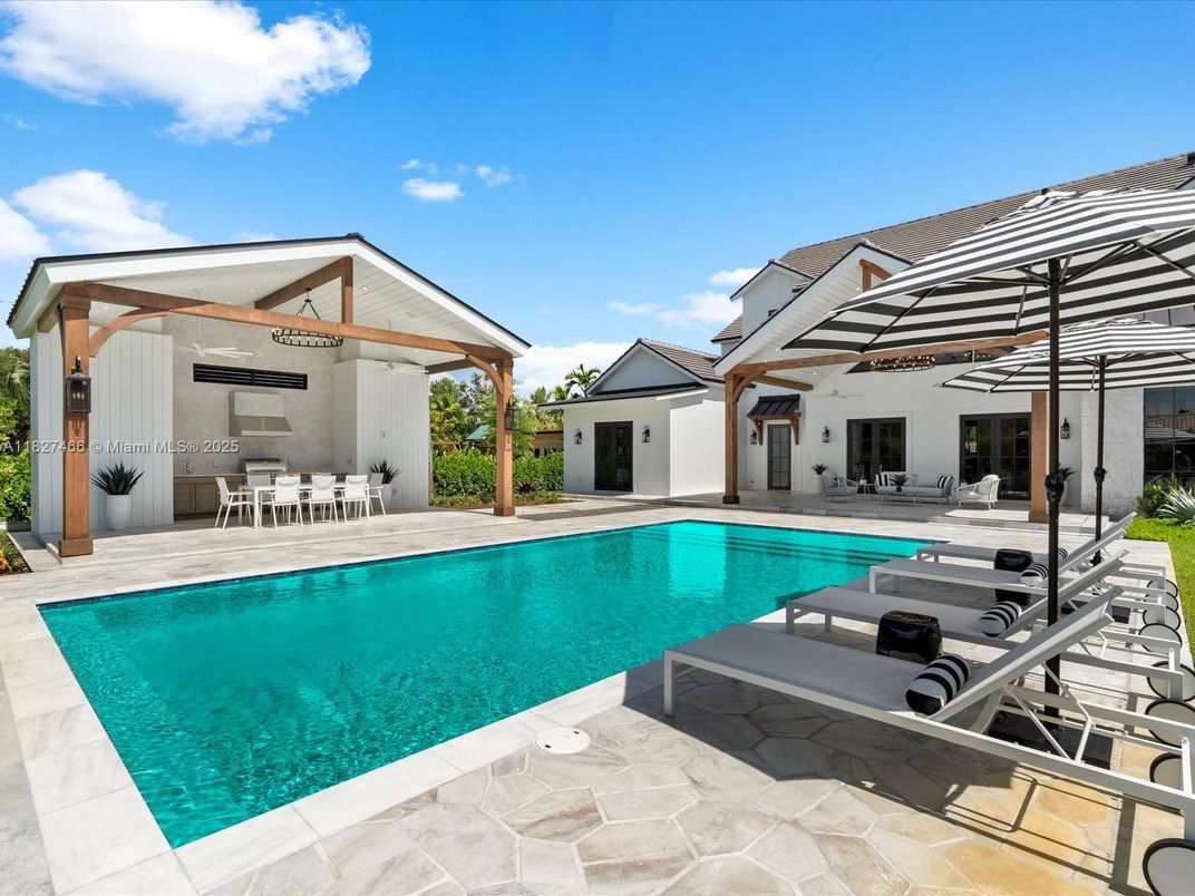 Exterior, Pool