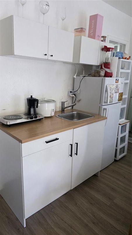 Interior, Kitchen, Wood Texture Flooring