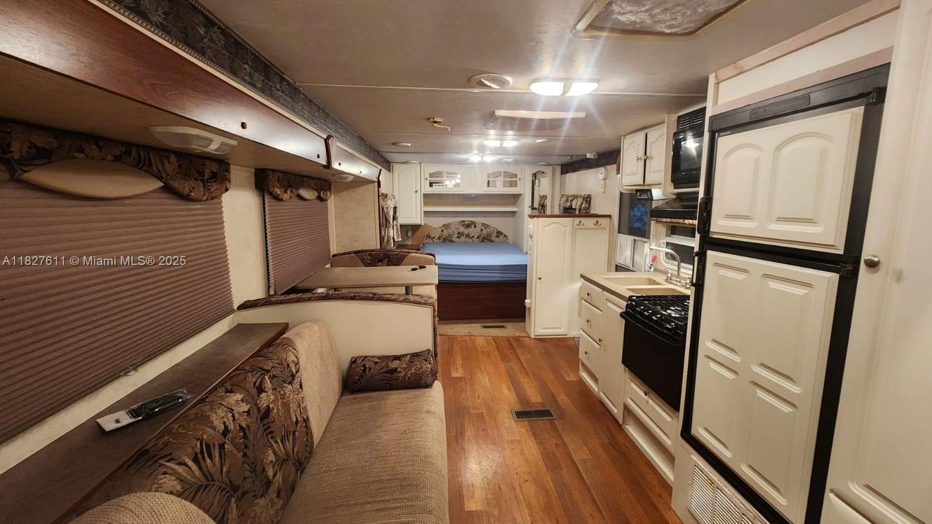 Interior, Kitchen, Living room, Recessed Lighting, Wood Texture Flooring