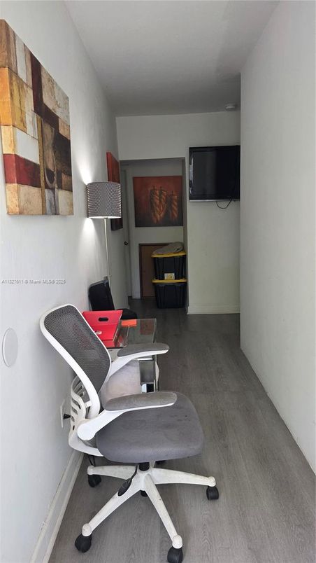 Home Office, Interior