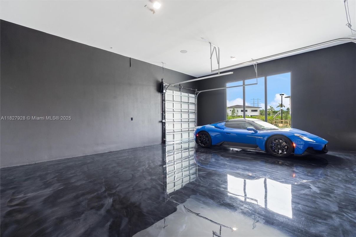 Garage, Interior