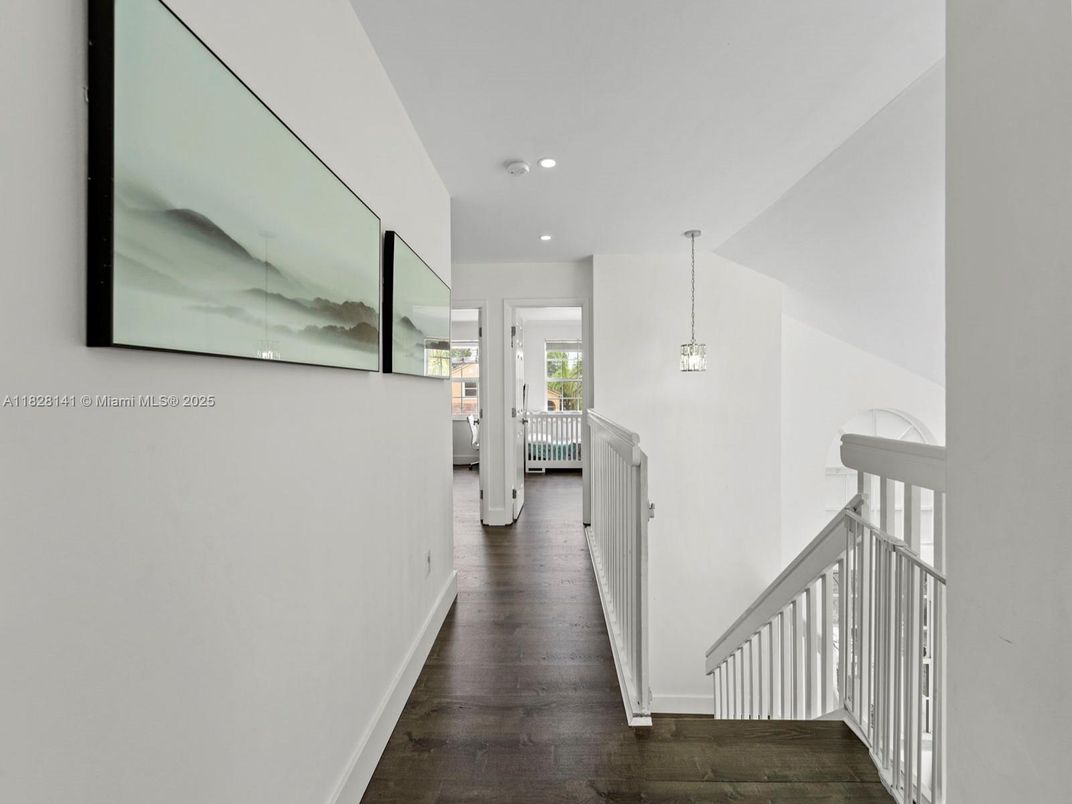 Interior, Pendant Lights, Recessed Lighting, Wood Texture Flooring