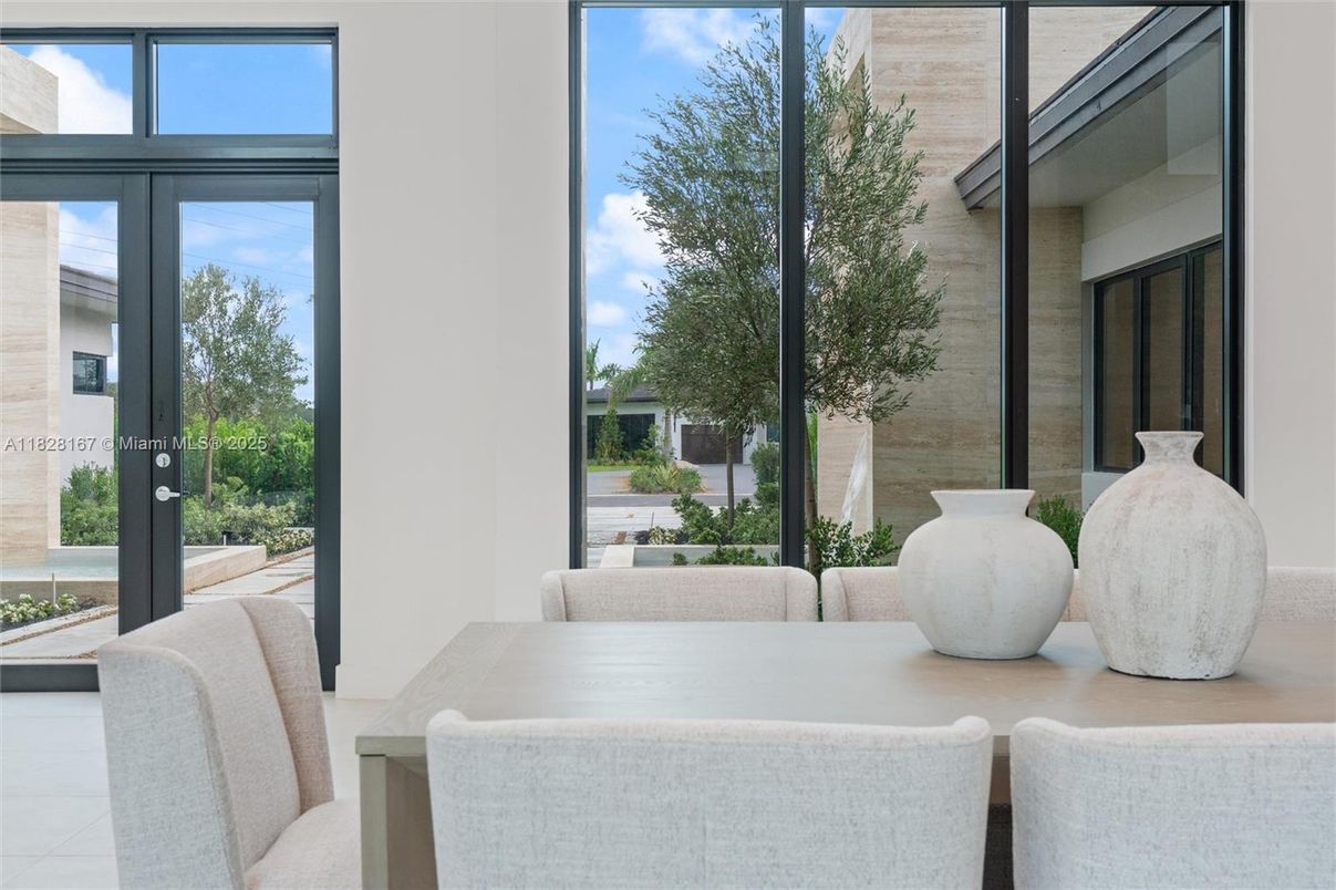 Dining room, Interior