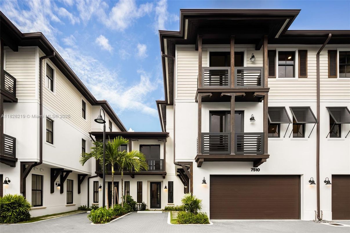 Attached, Exterior, Facade, Modern