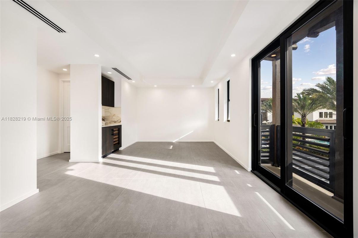 Empty room, Interior, Recessed Lighting