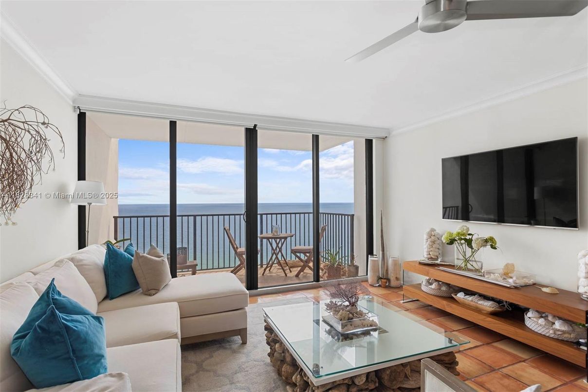 Interior, Living room, Water