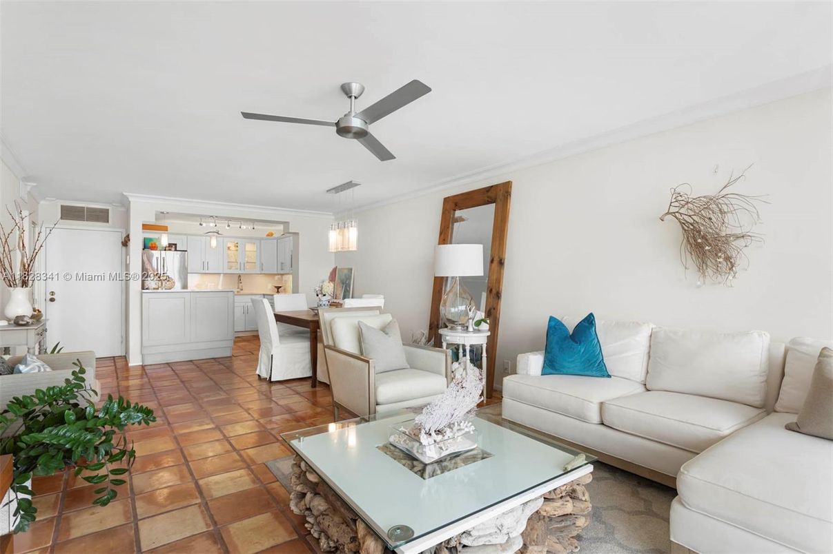 Dining room, Interior, Living room, Pendant Lights