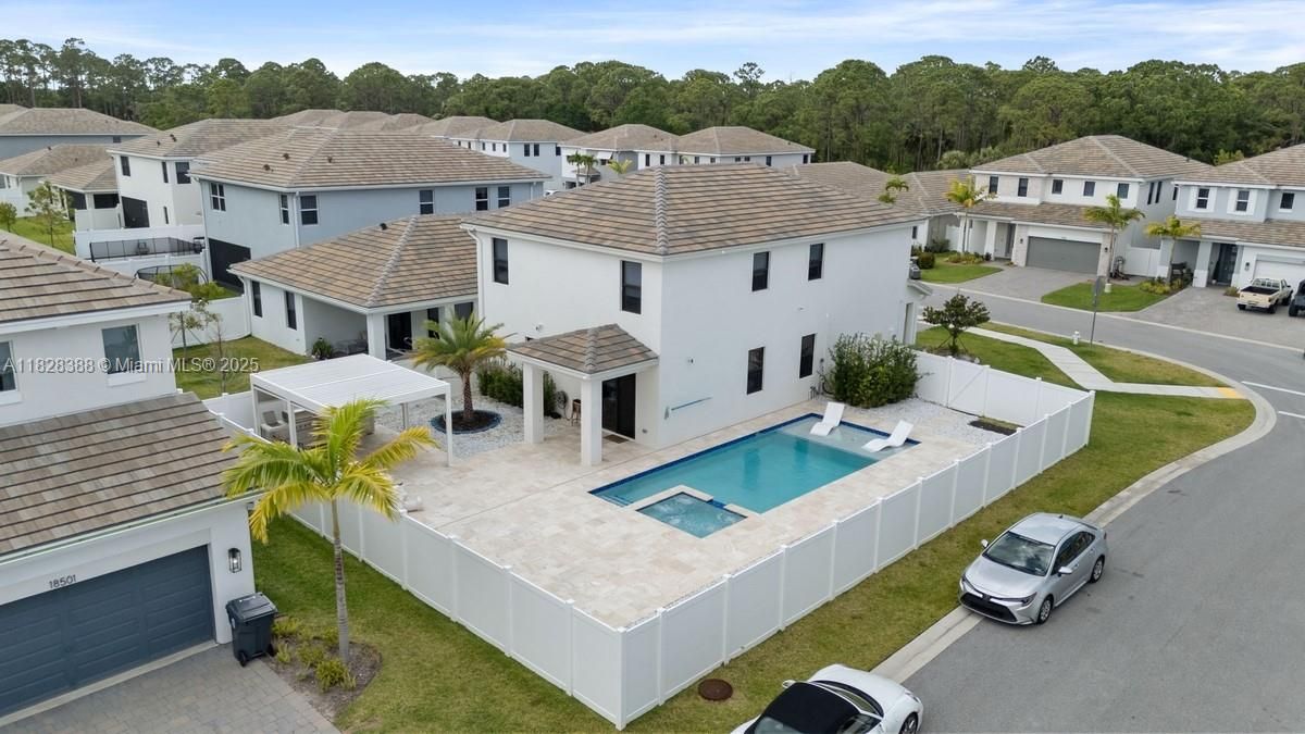 Exterior, Drone