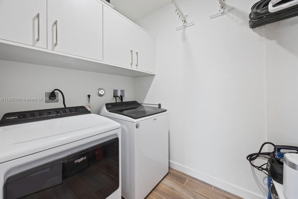 Interior, Washer, Wood Texture Flooring