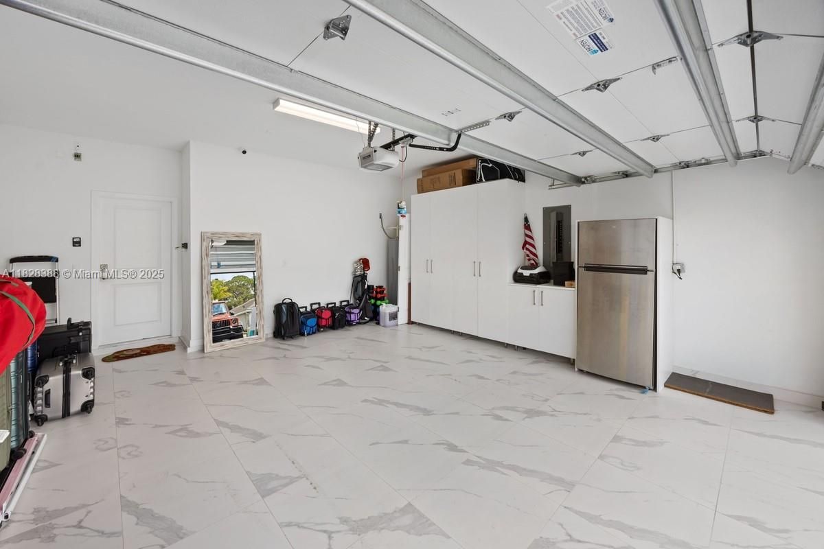 Garage, Interior, Marble