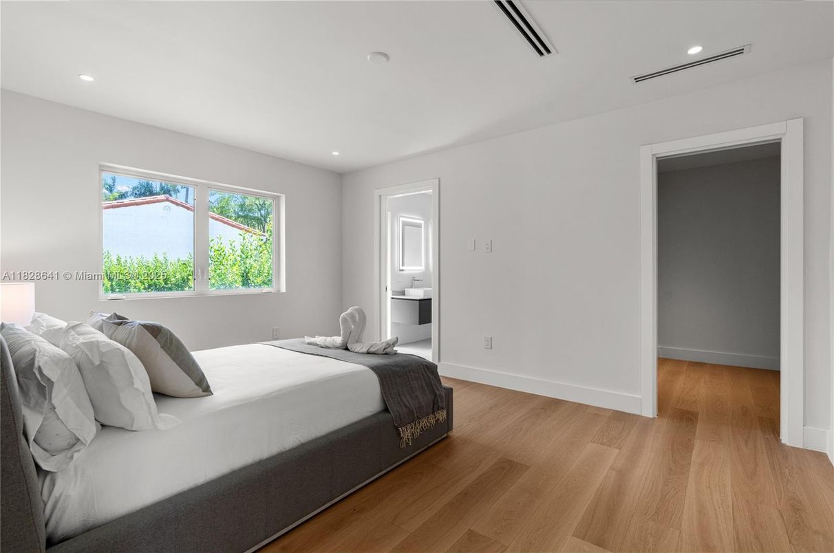 Bedroom, Interior, Recessed Lighting, Wood Texture Flooring