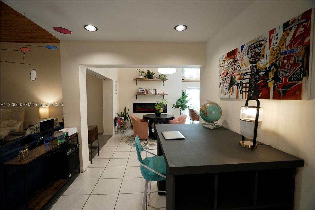 Dining room, Fireplace, Interior, Recessed Lighting