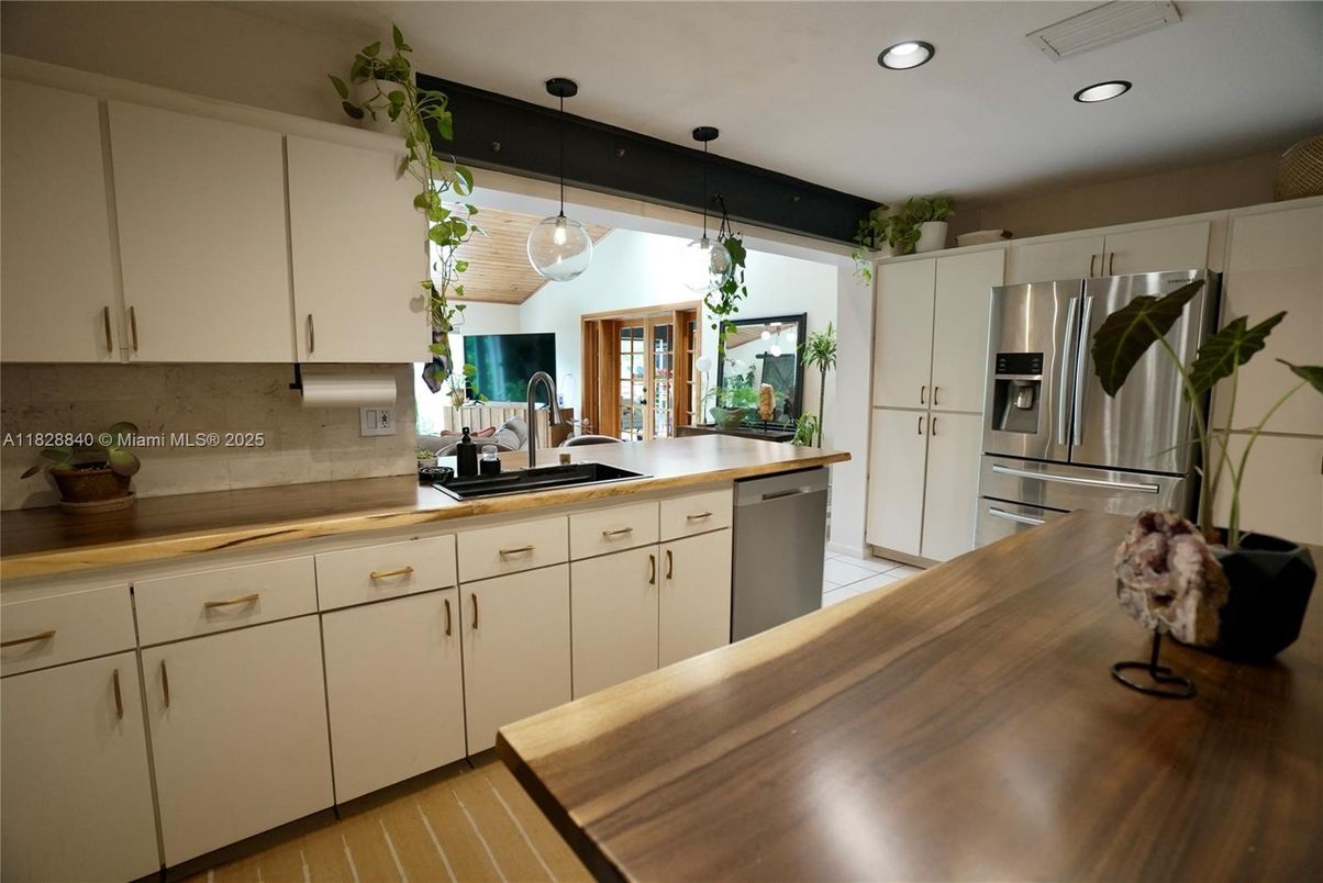 Interior, Kitchen, Pendant Lights, Recessed Lighting, Stainless Steel Appliances