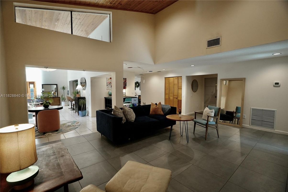 Dining room, Interior, Living room, Recessed Lighting