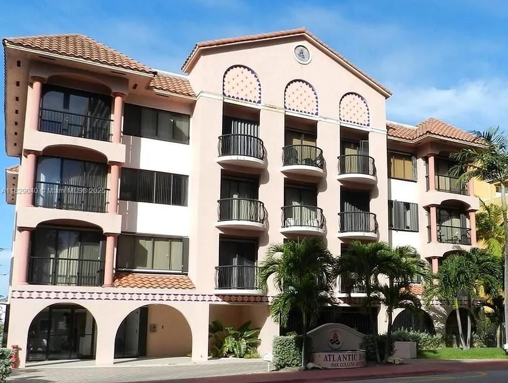 Exterior, Facade, Mediterranean