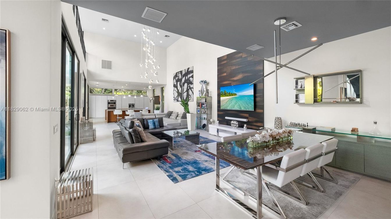 Dining room, Interior, Living room, Pendant Lights, Recessed Lighting
