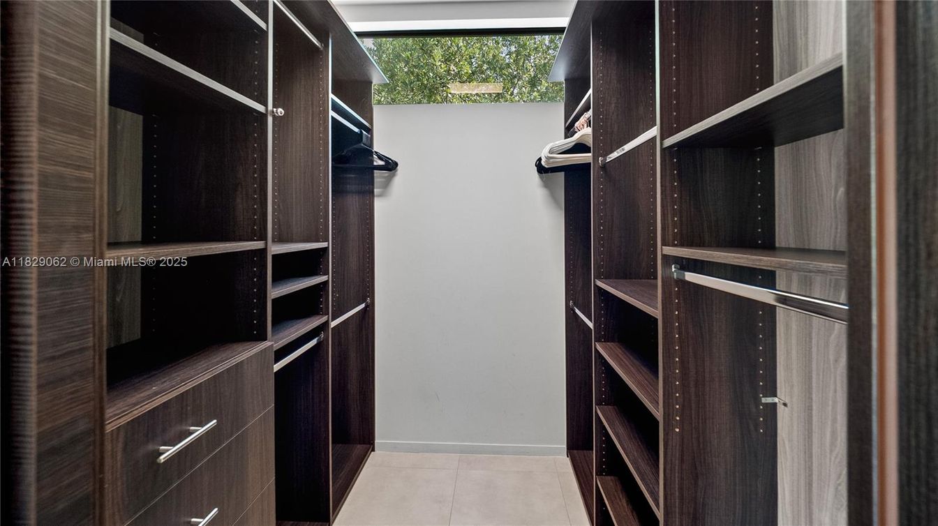 Interior, Walk-in Closets