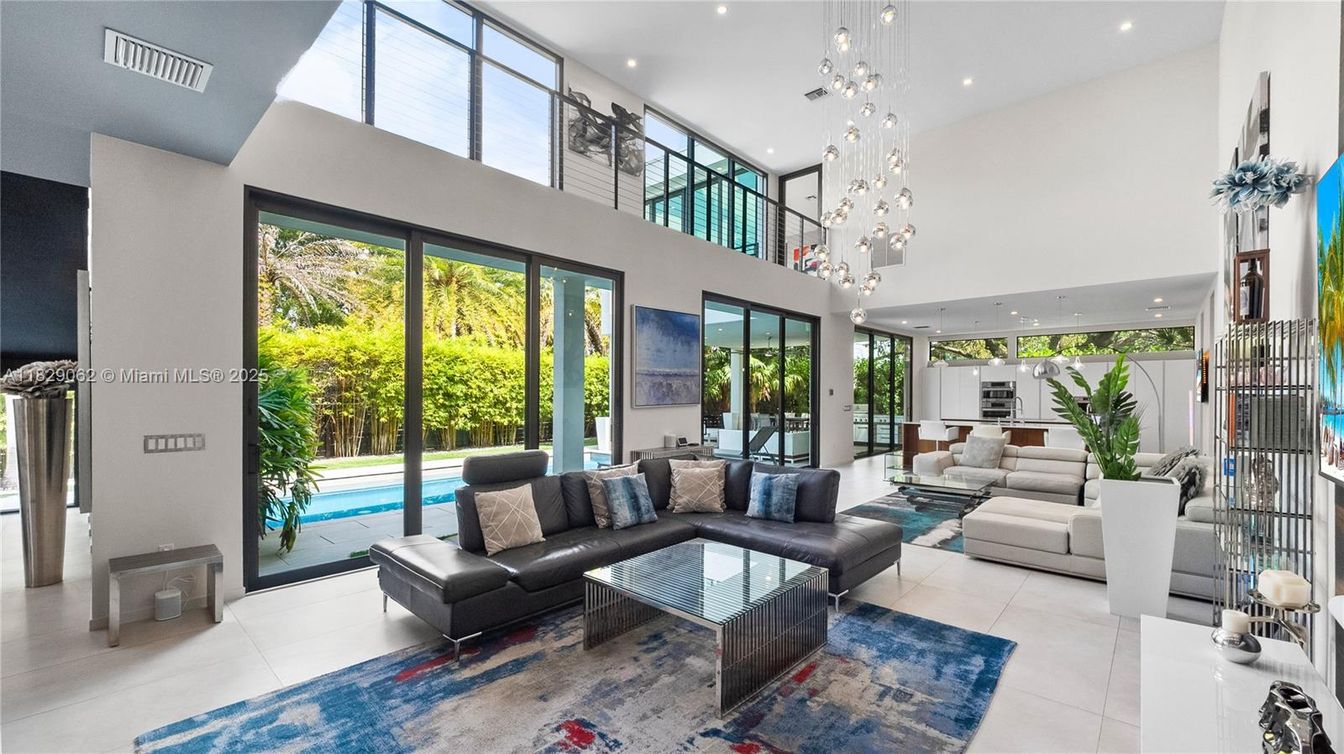 Interior, Living room, Pendant Lights, Recessed Lighting