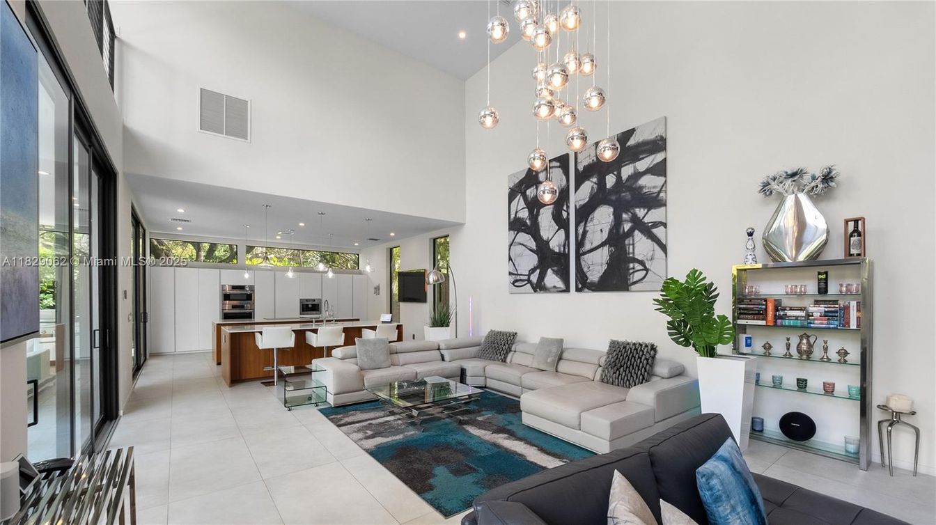 Interior, Kitchen, Living room, Pendant Lights, Recessed Lighting, Stainless Steel Appliances