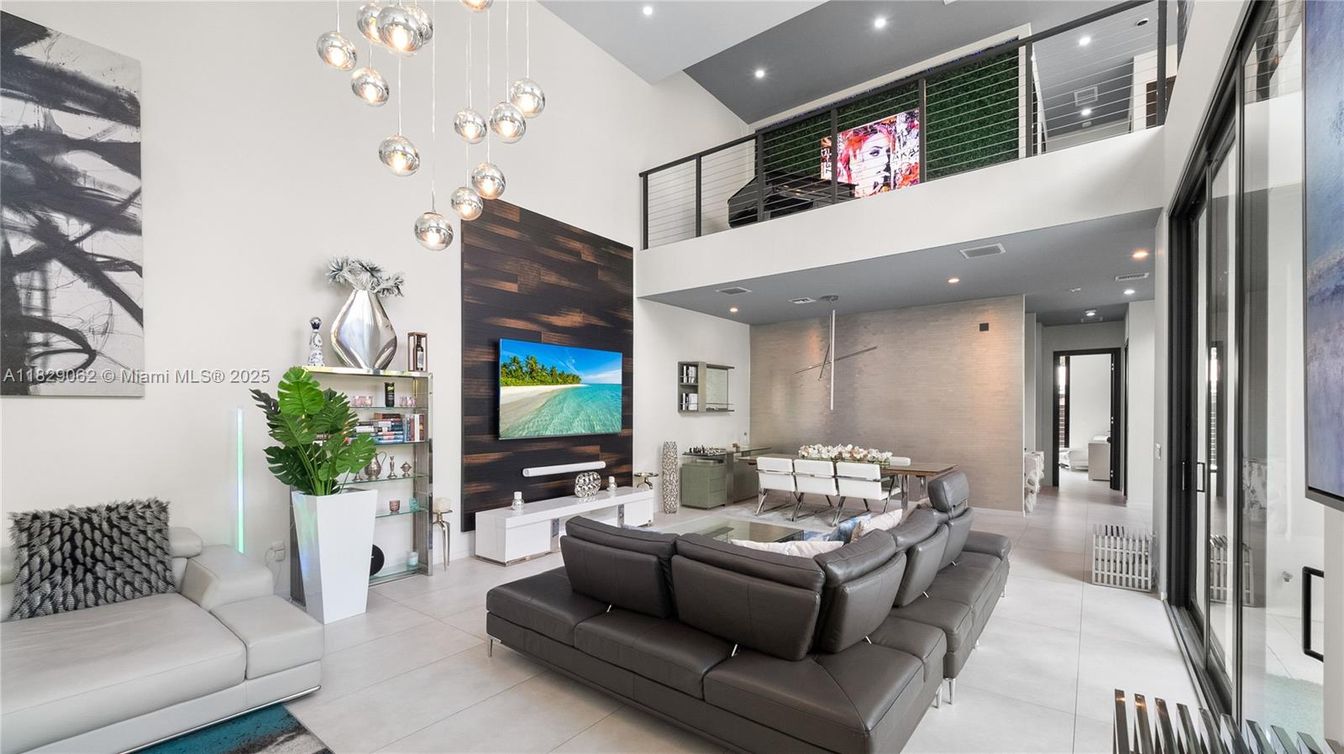 Interior, Living room, Pendant Lights, Recessed Lighting
