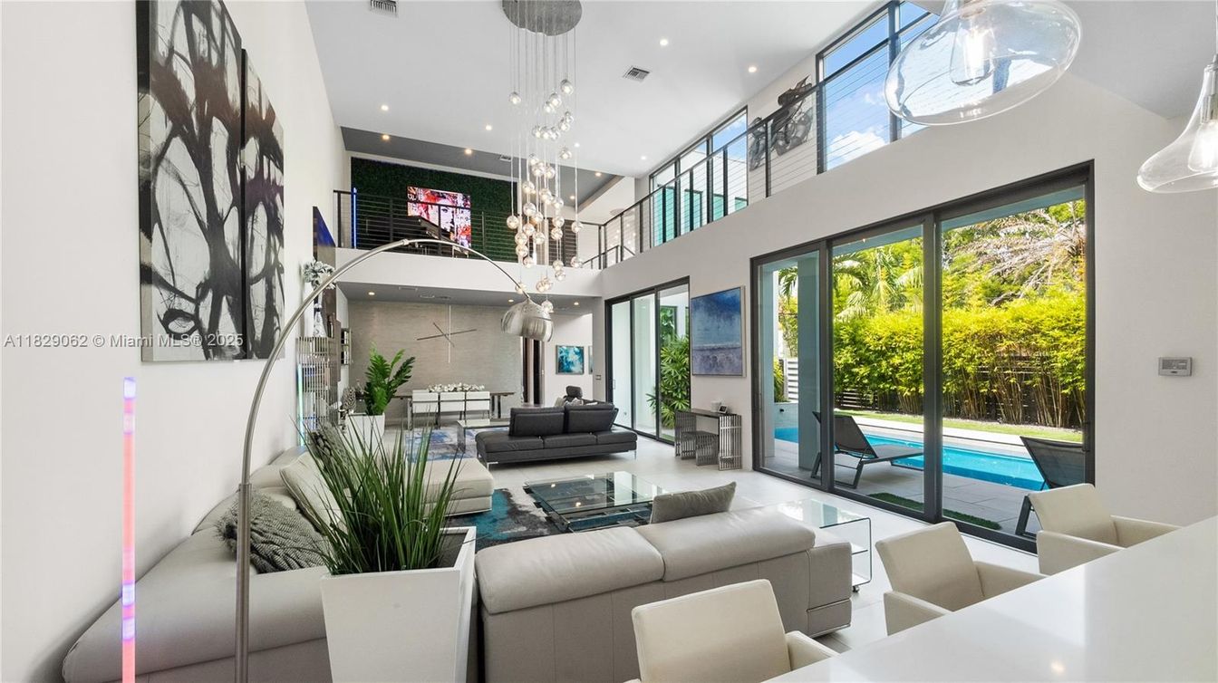 Interior, Living room, Pendant Lights, Recessed Lighting