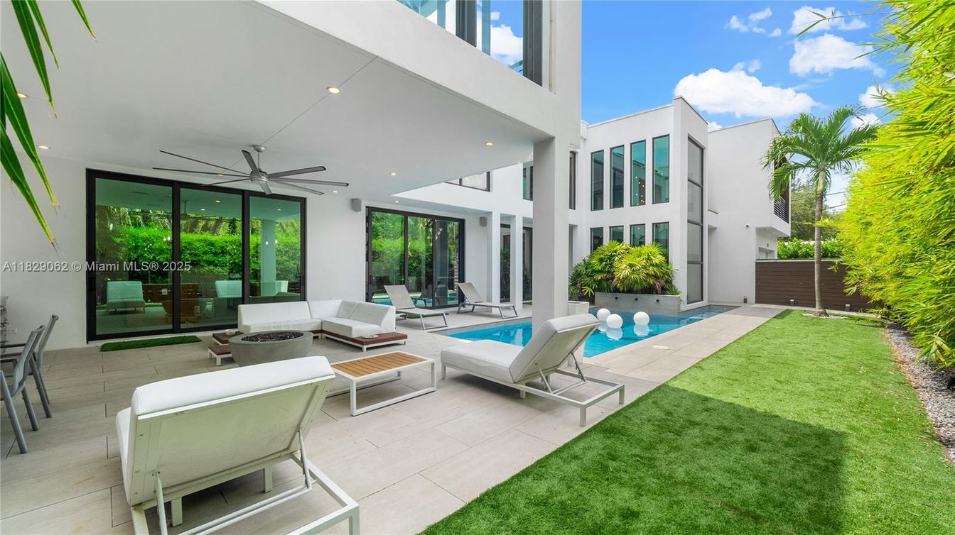 Backyard, Exterior, Pool