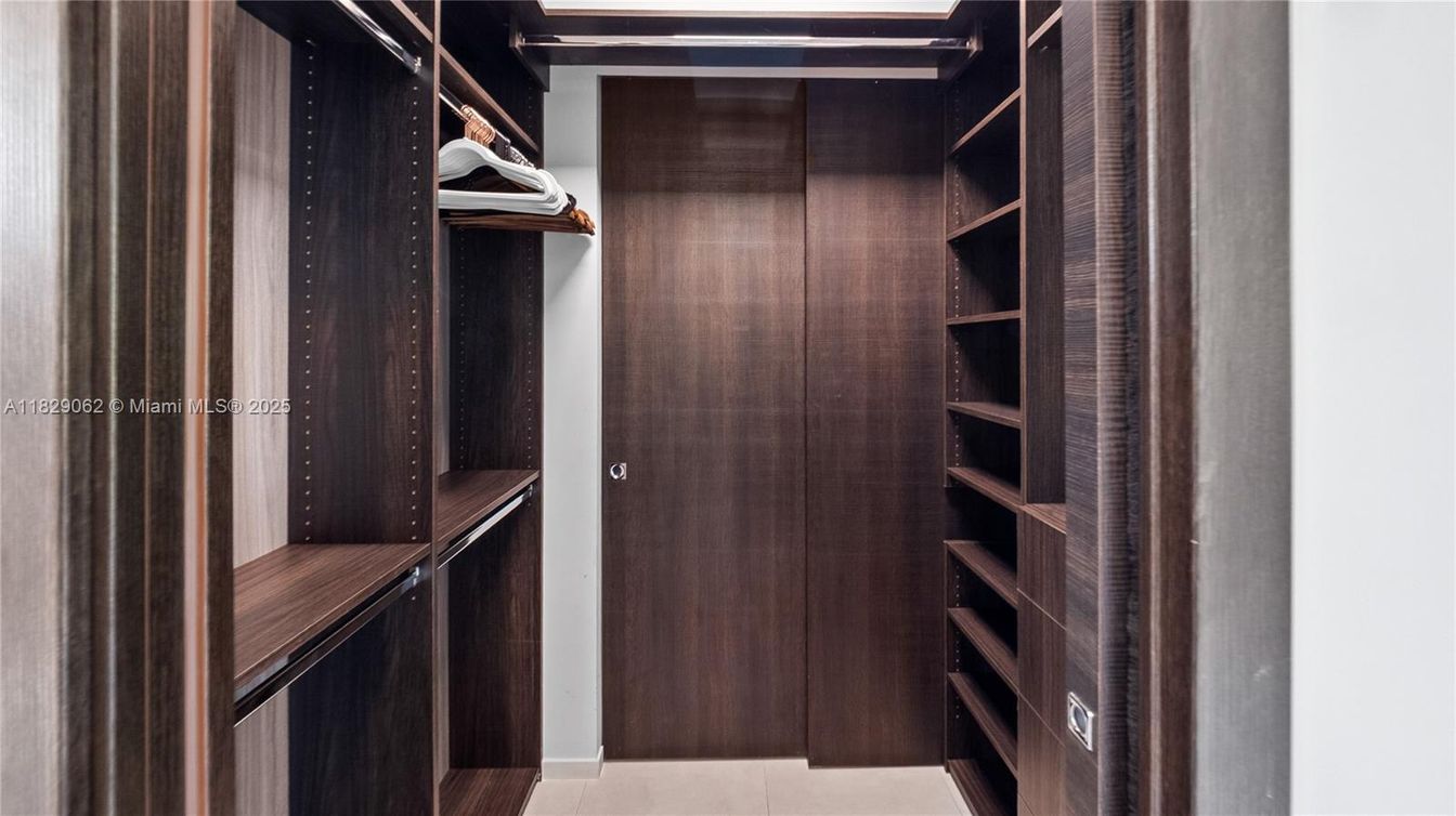 Interior, Walk-in Closets