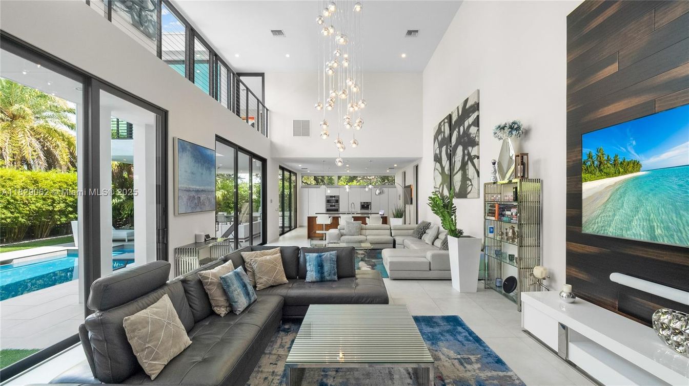 Interior, Living room, Pendant Lights, Recessed Lighting