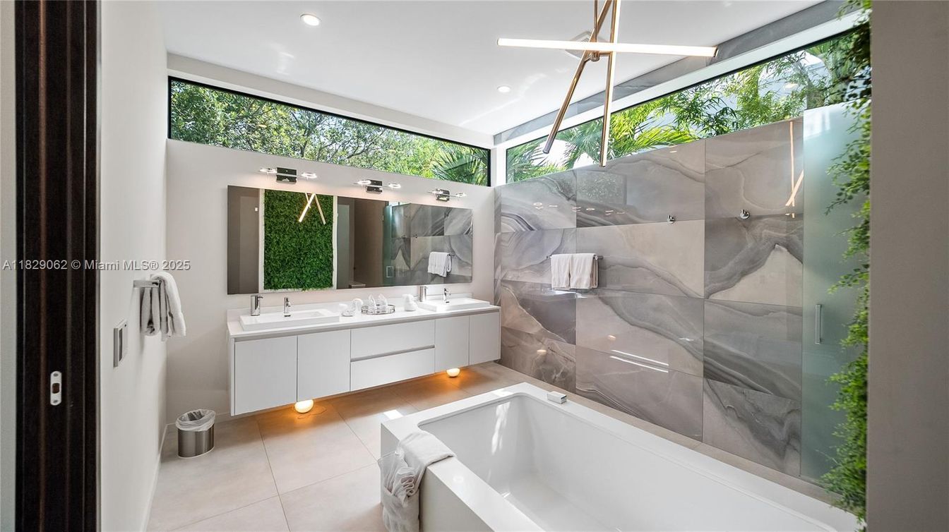 Bathroom, Dual Sink Vanities, Interior, Recessed Lighting