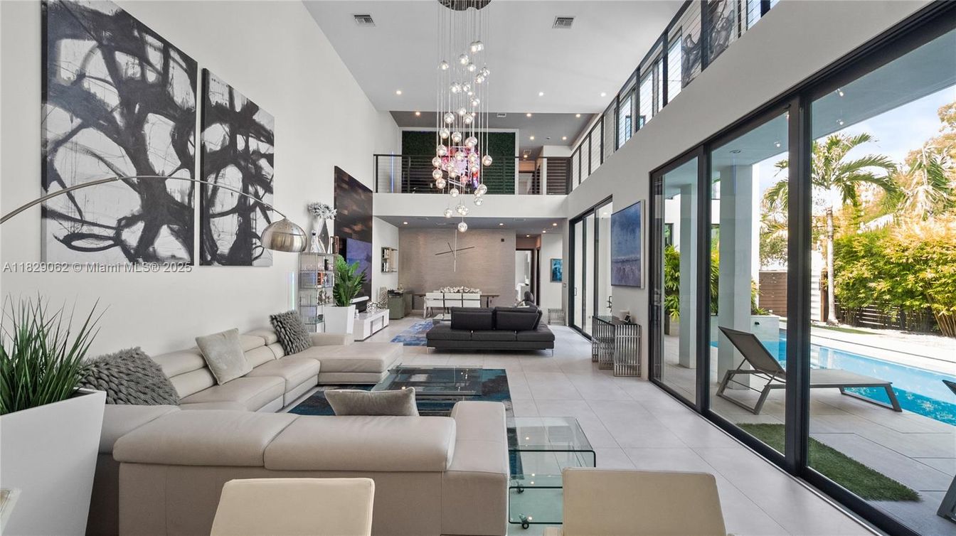 Interior, Living room, Pendant Lights, Recessed Lighting