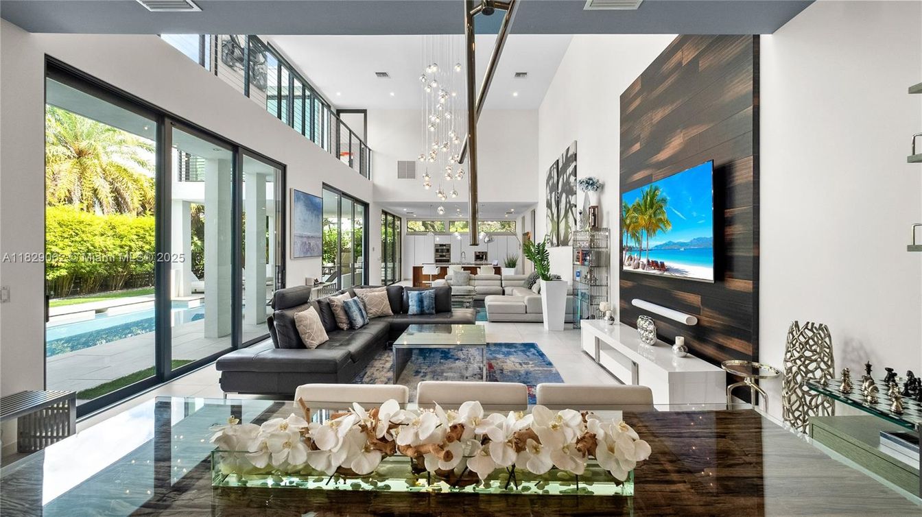Interior, Living room, Pendant Lights, Recessed Lighting