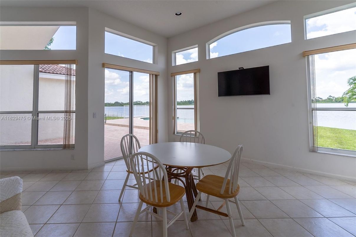 Dining room, Interior, Recessed Lighting, Water