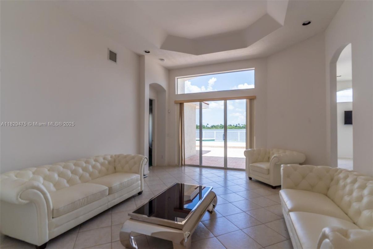 Interior, Living room, Water