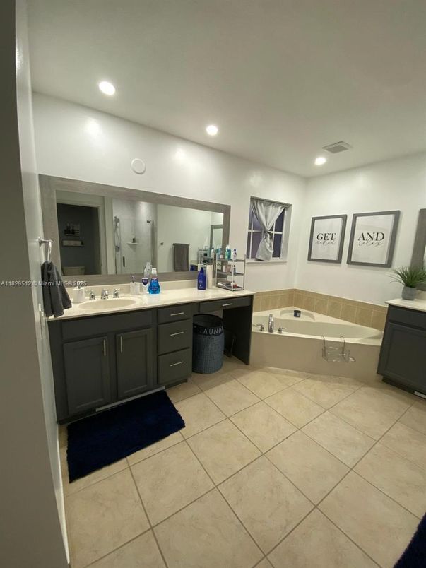 Bathroom, Interior, Recessed Lighting