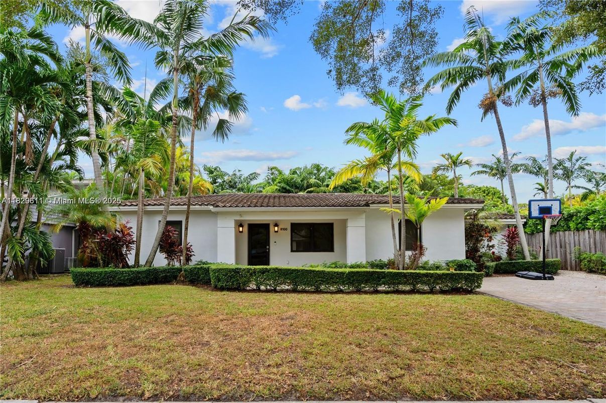 Backyard, Exterior, Facade, Ranch