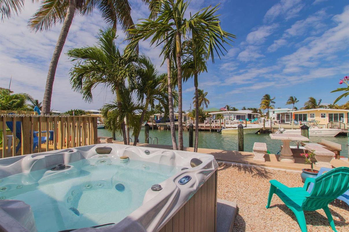 Exterior, Hot Tub, Water