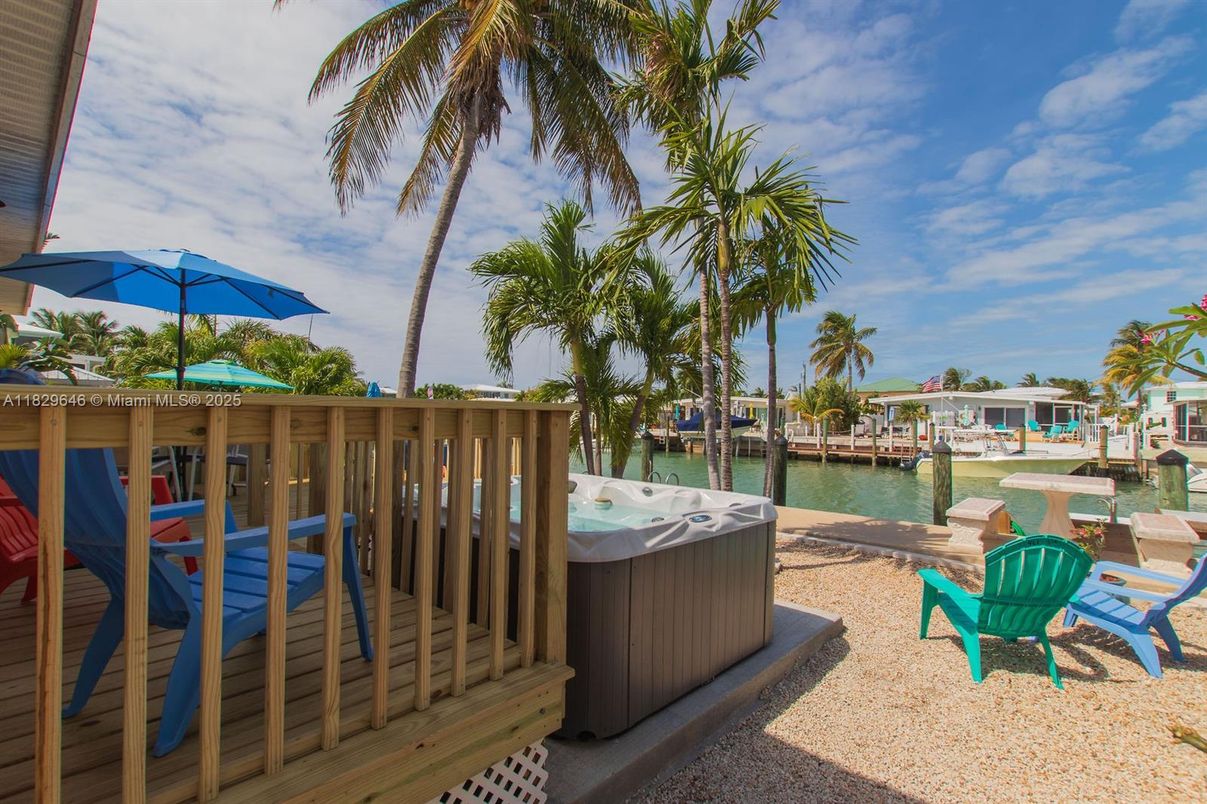 Exterior, Hot Tub, Water