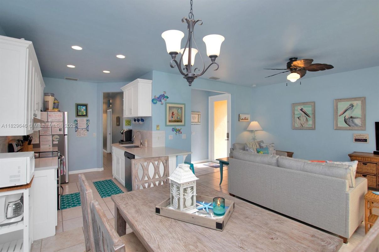 Chandelier, Interior, Kitchen, Living room, Pendant Lights, Recessed Lighting