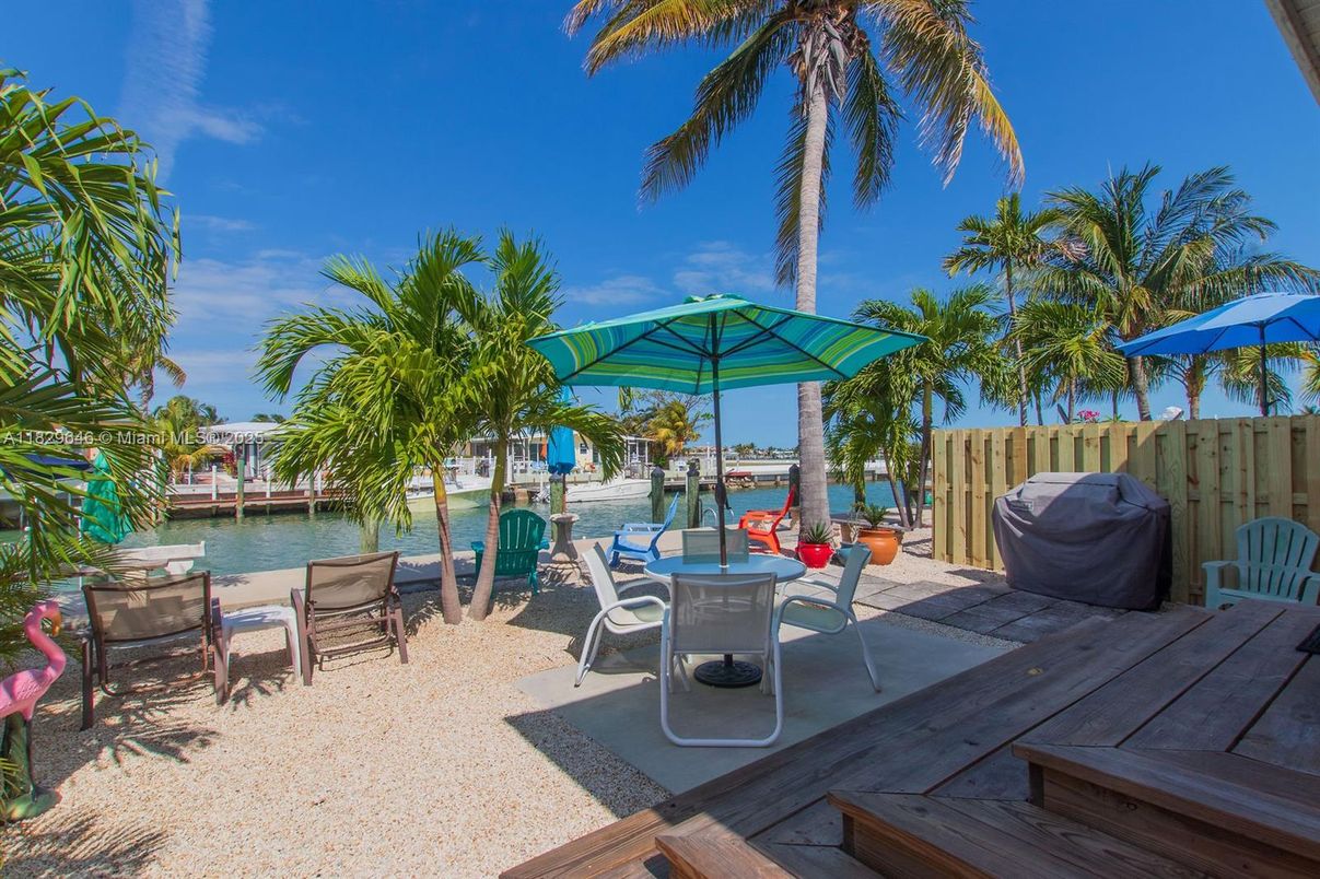 Exterior, Pool, Water