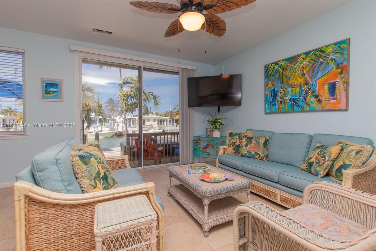 Interior, Living room, Water