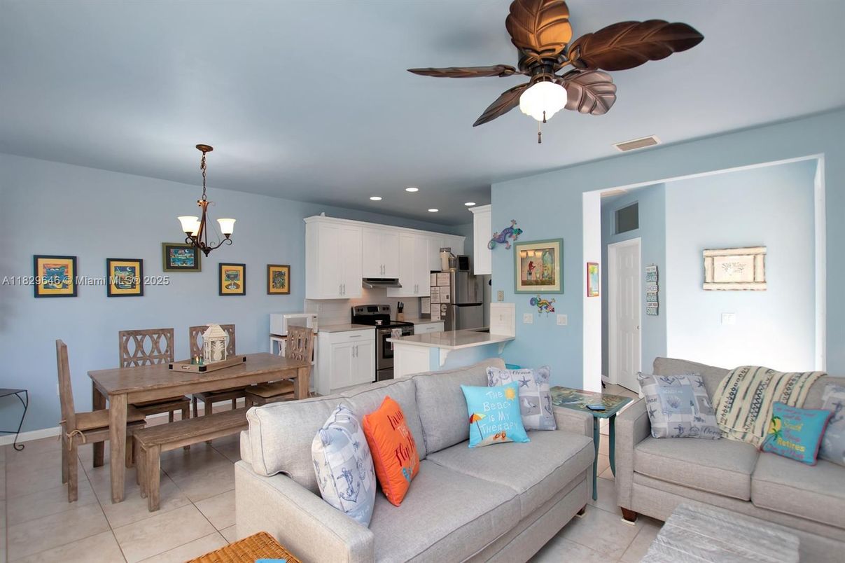 Dining room, Interior, Kitchen, Living room, Pendant Lights, Recessed Lighting, Stainless Steel Appliances