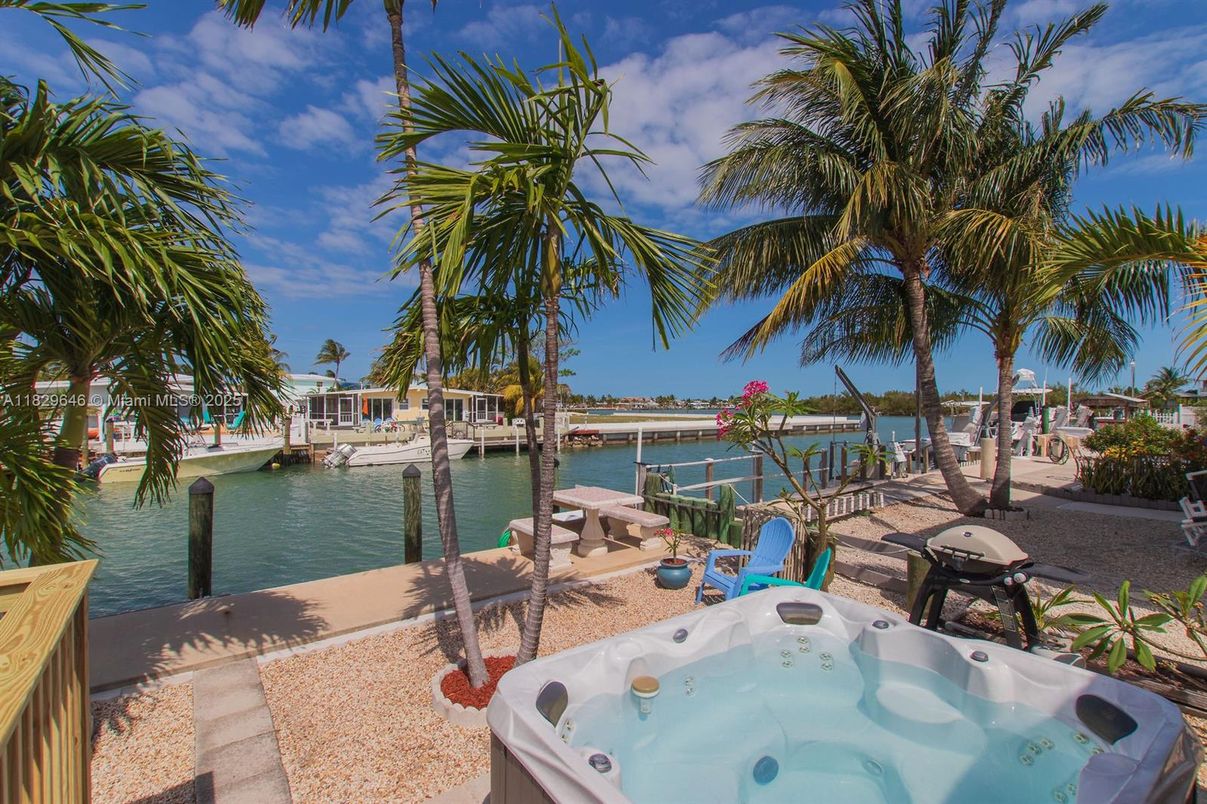 Exterior, Hot Tub, Water