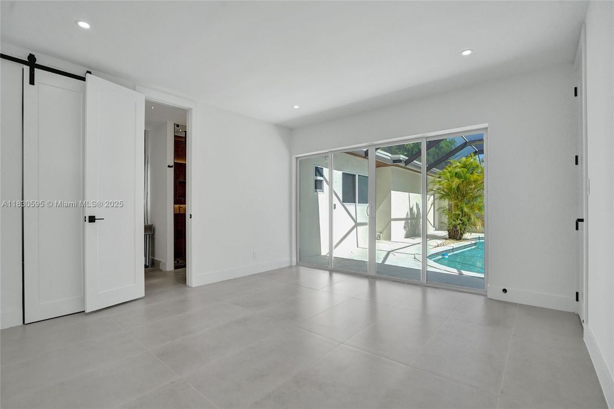 Empty room, Interior, Recessed Lighting