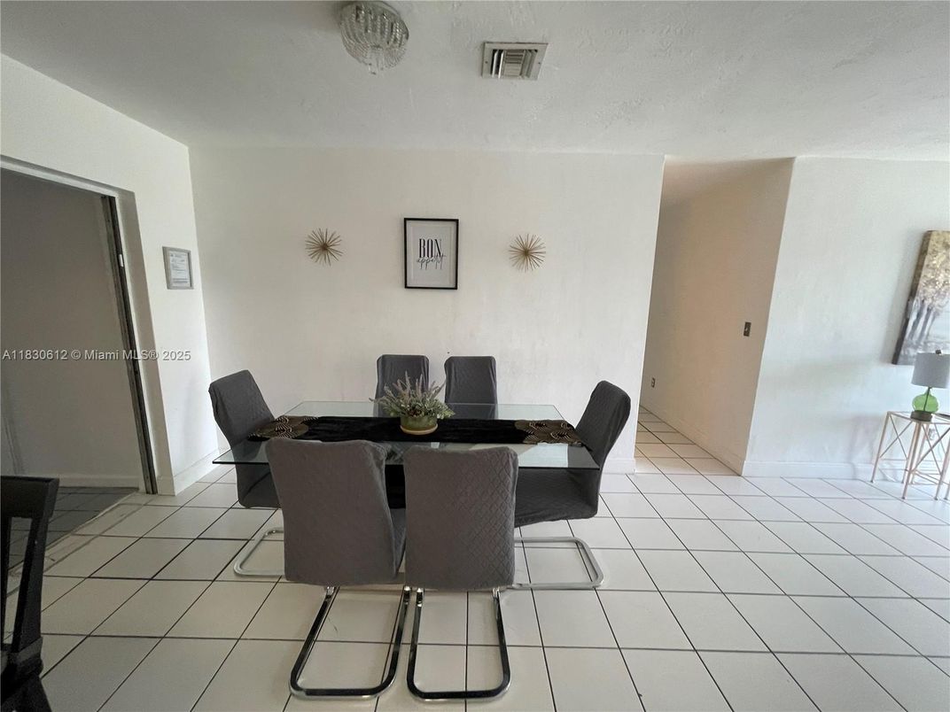 Dining room, Interior